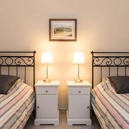 Gaura - One-bedroom With Terrace Apartment